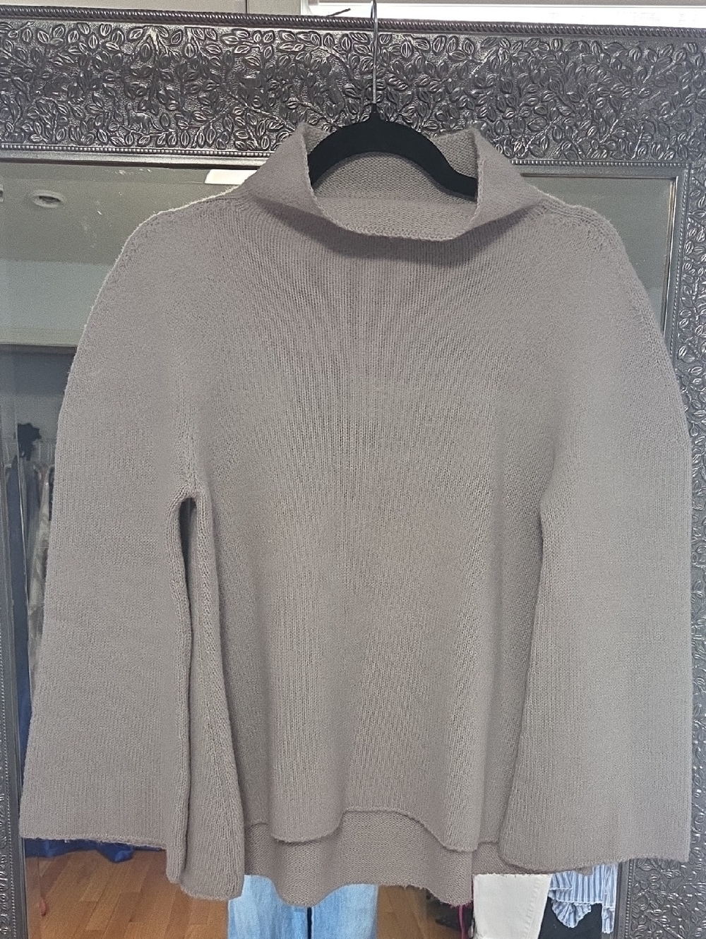 Giorgio Armani Made In Italy 100% Alpaca Mockneck Sweater Bell Like Sleeves. EC.